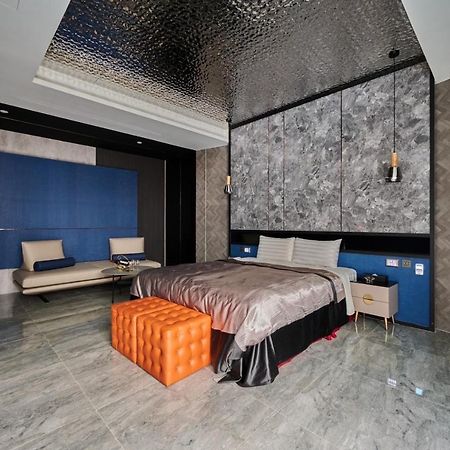 In Night Hotel Tajcshung Kültér fotó