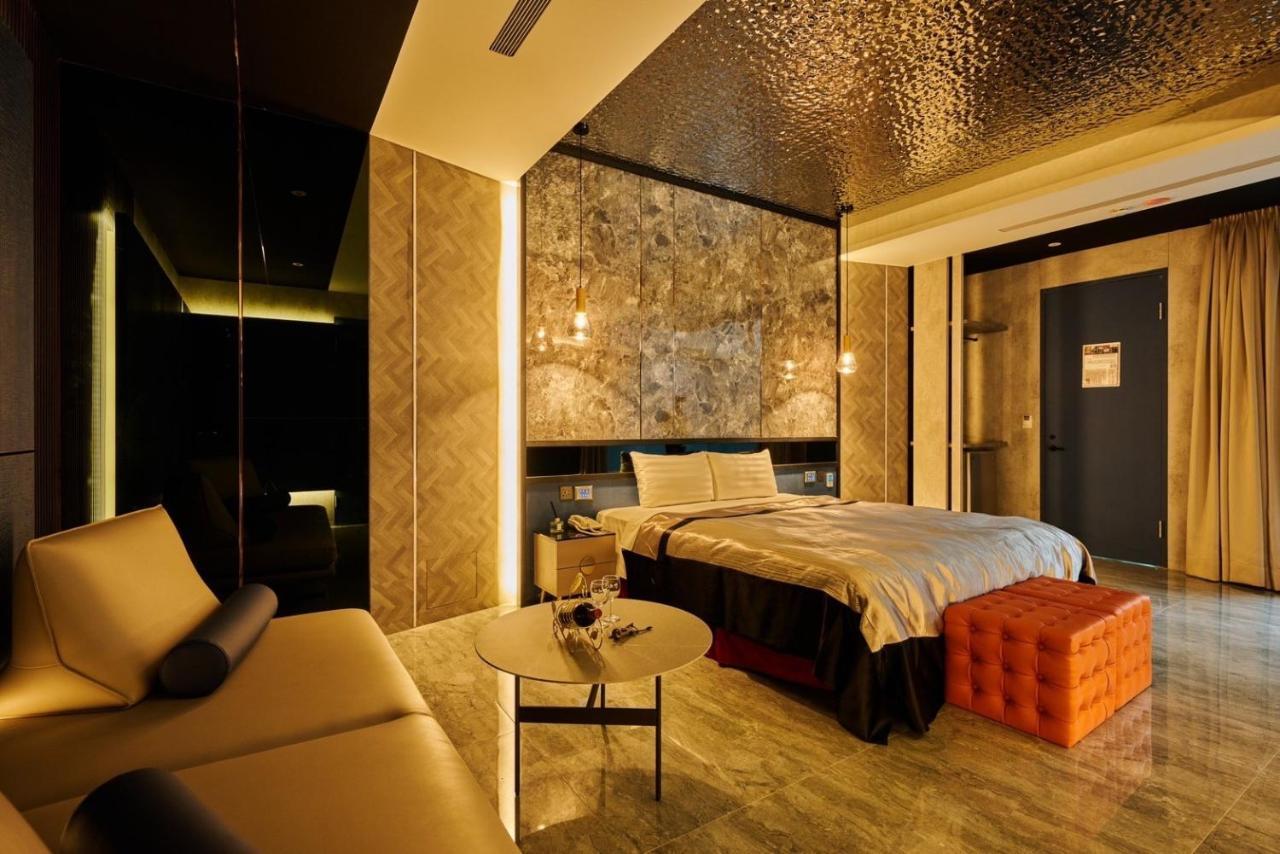 In Night Hotel Tajcshung Kültér fotó