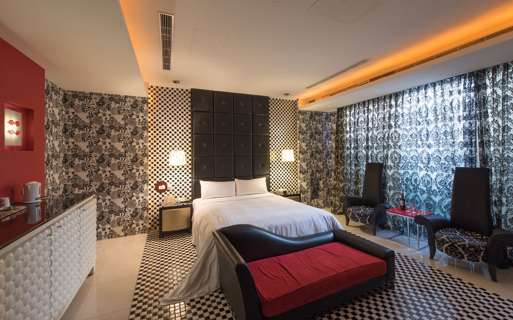 In Night Hotel Tajcshung Kültér fotó